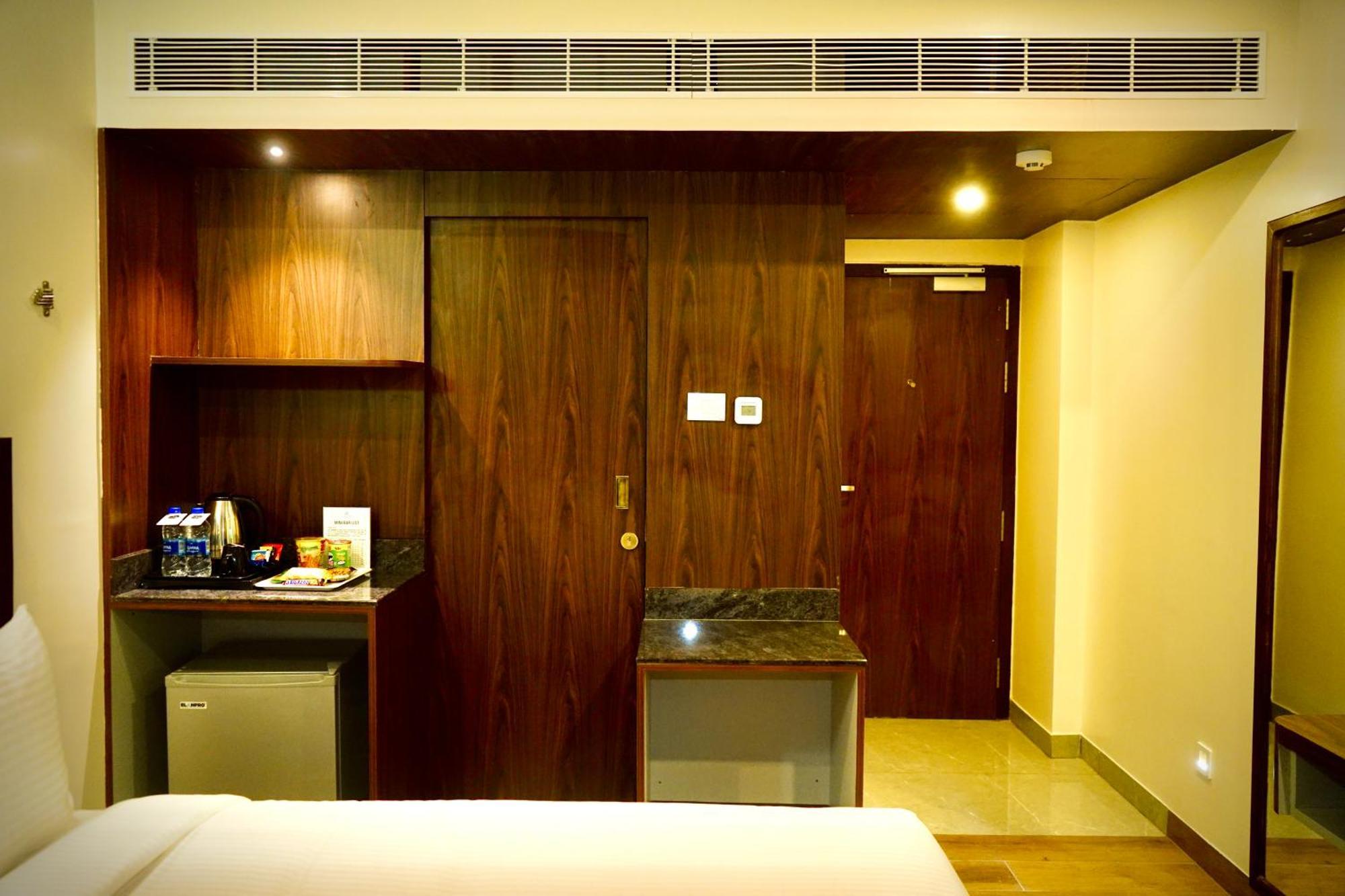 Jaag Hotel Chennai Exterior photo