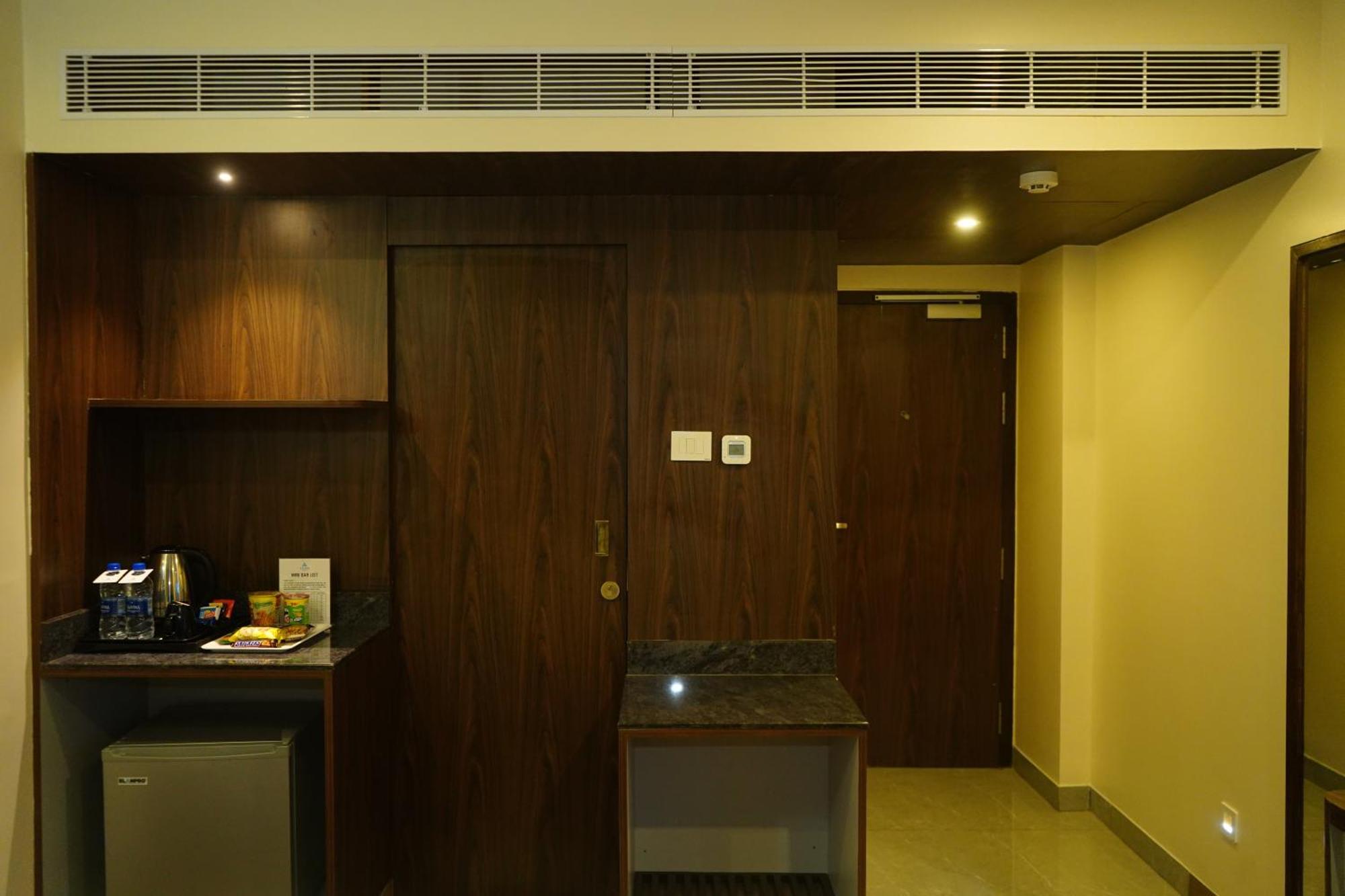 Jaag Hotel Chennai Exterior photo